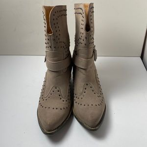 Oak Tree woman boots 2” high